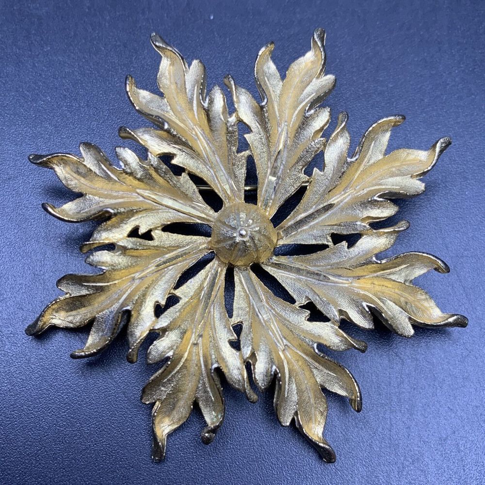 Ornate Flower Brooch Pin Gold Tone Ornate Detailed Brushed Finish Floral Vintage